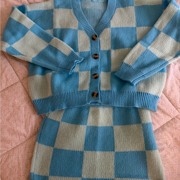 Chic Blue and Green Checkered Cardigan Set - Picture 4 of 5